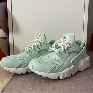 Nike Air Huarache-EUC
